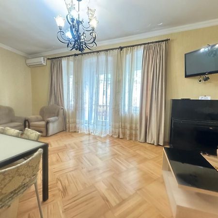 Giorgi Apartment Tbilisi Esterno foto