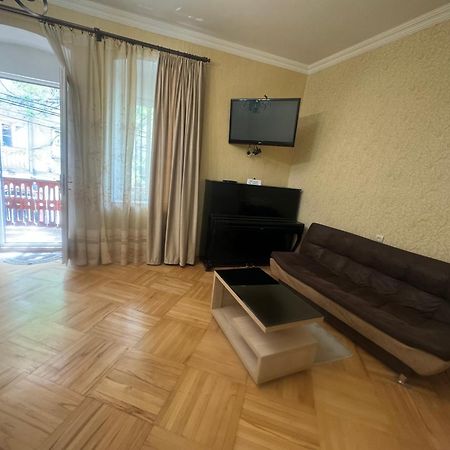 Giorgi Apartment Tbilisi Esterno foto