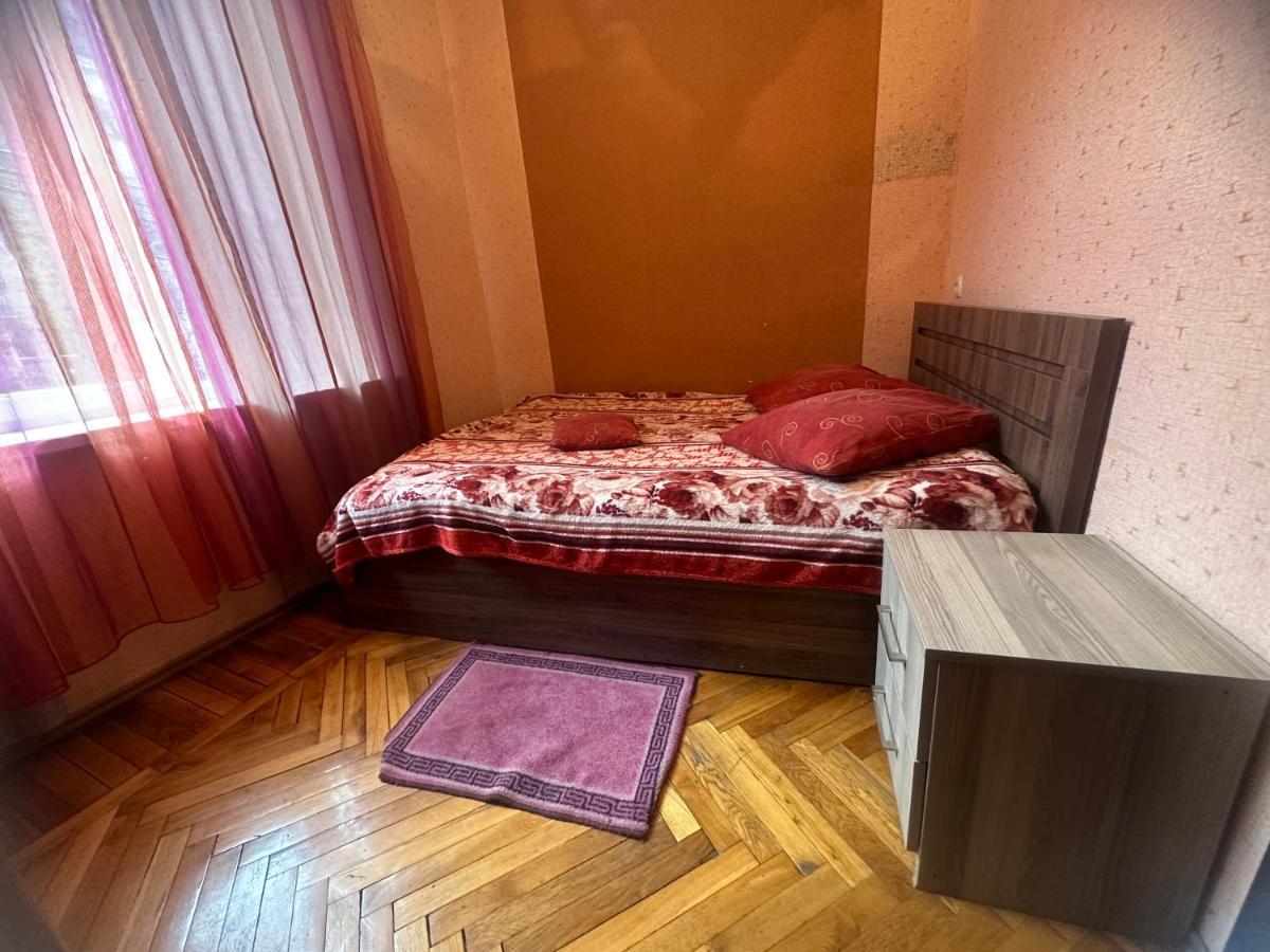 Giorgi Apartment Tbilisi Esterno foto