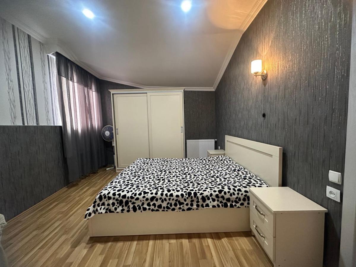 Giorgi Apartment Tbilisi Esterno foto