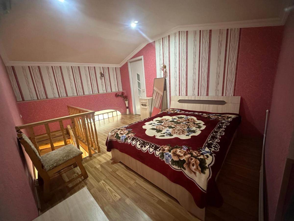Giorgi Apartment Tbilisi Esterno foto