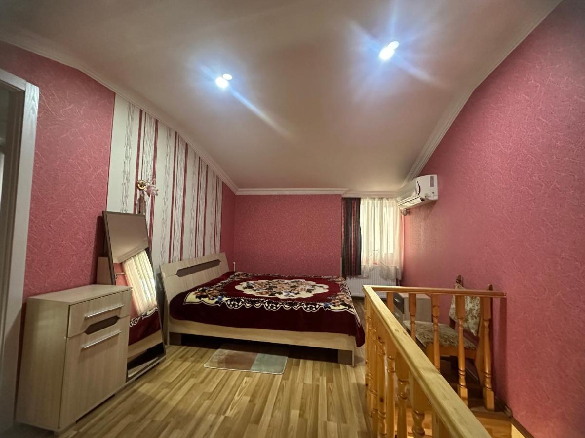 Giorgi Apartment Tbilisi Esterno foto