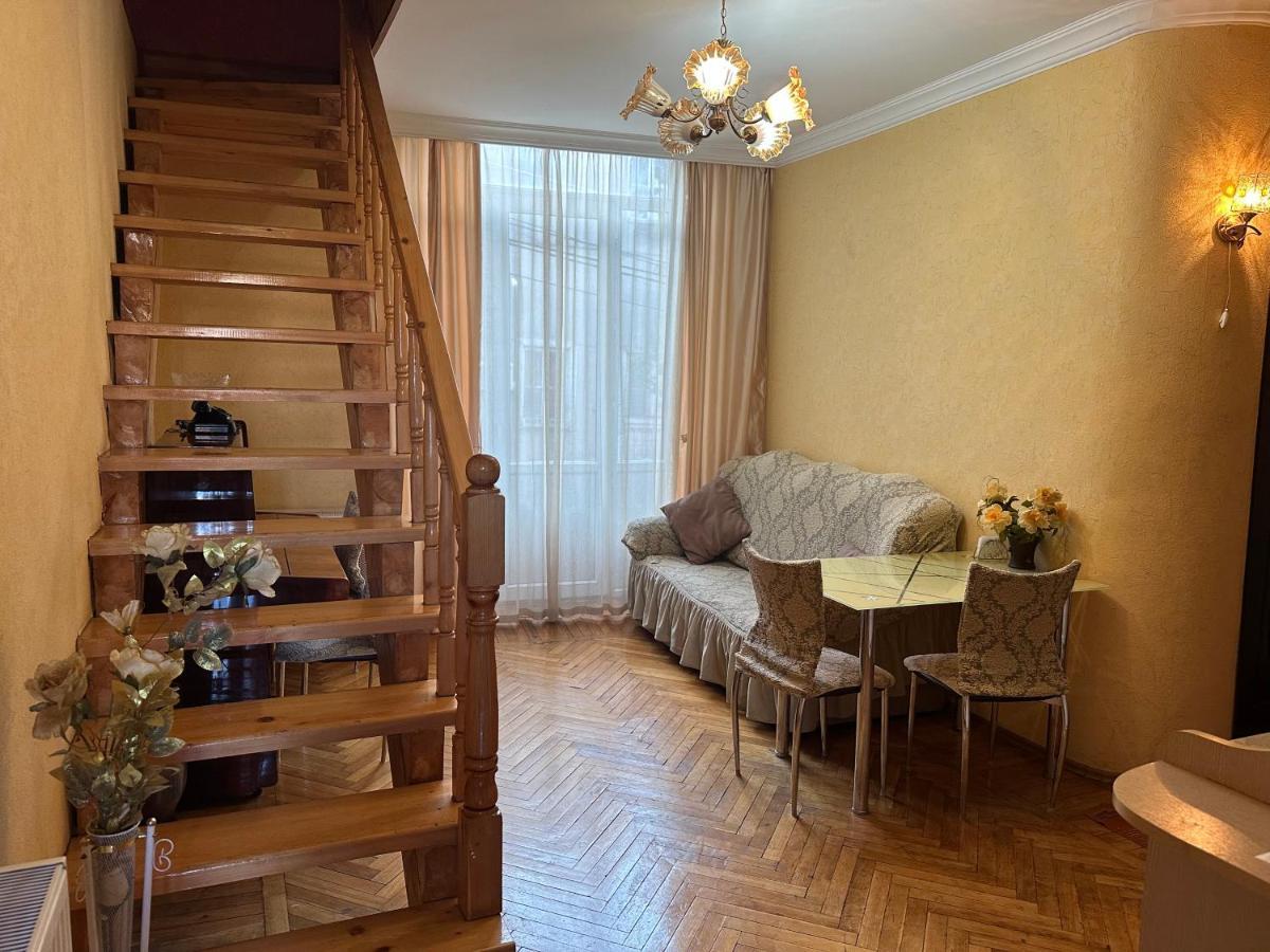 Giorgi Apartment Tbilisi Esterno foto