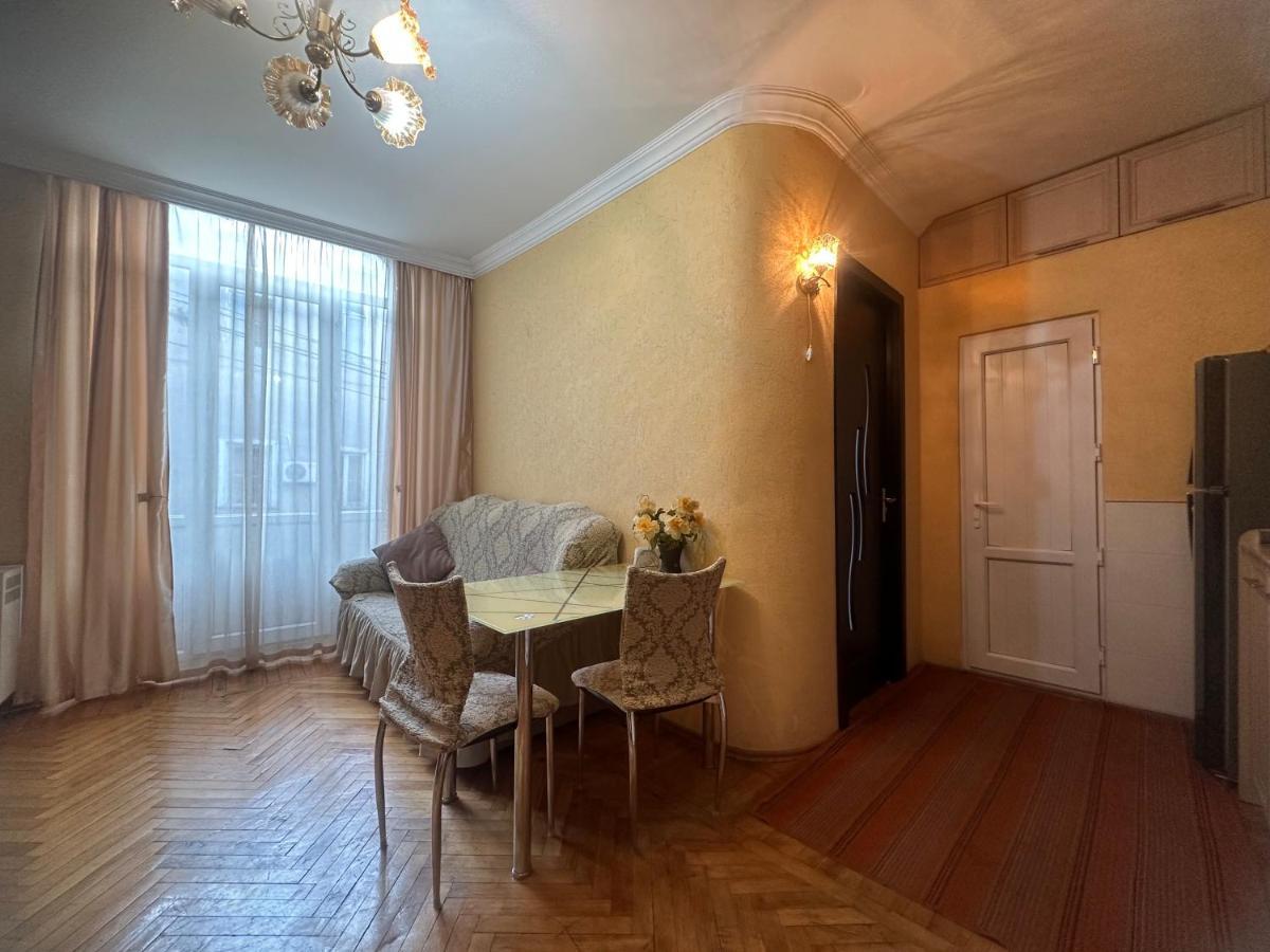 Giorgi Apartment Tbilisi Esterno foto