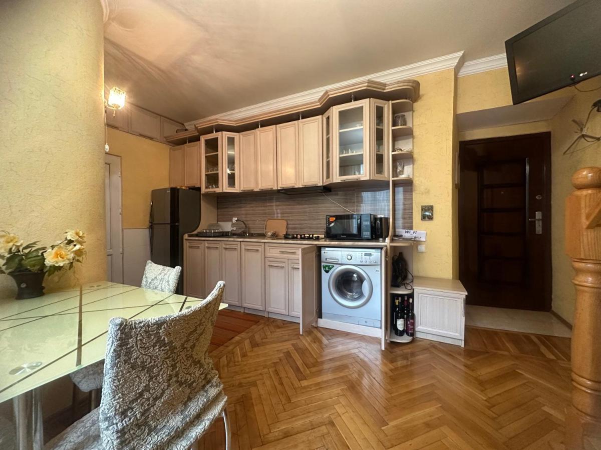 Giorgi Apartment Tbilisi Esterno foto