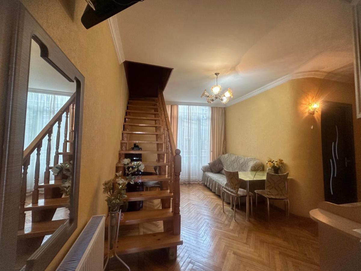 Giorgi Apartment Tbilisi Esterno foto