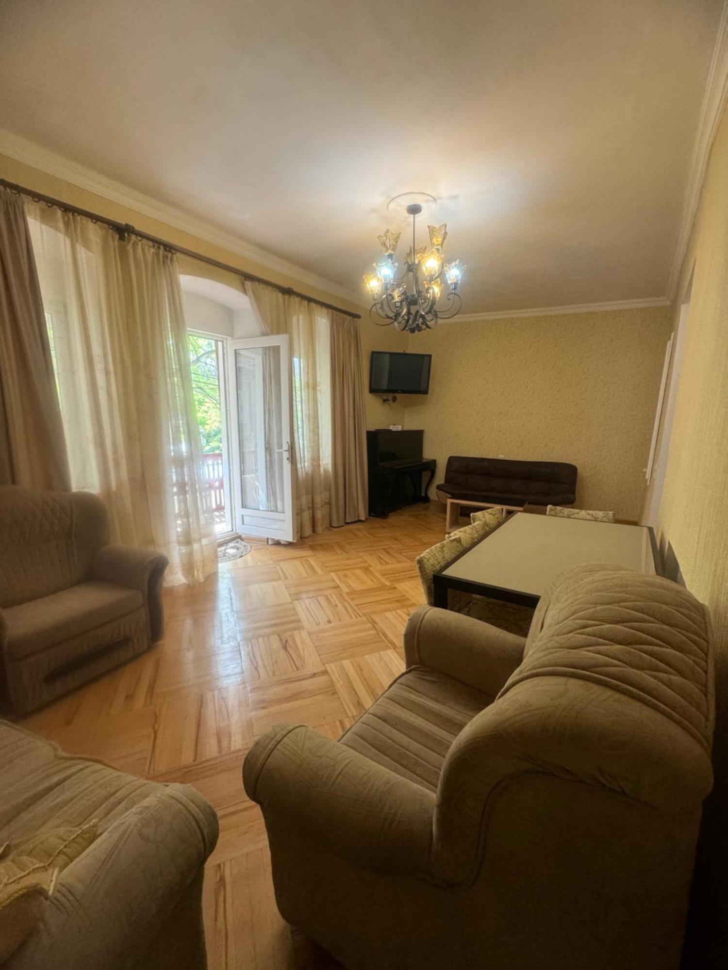 Giorgi Apartment Tbilisi Esterno foto