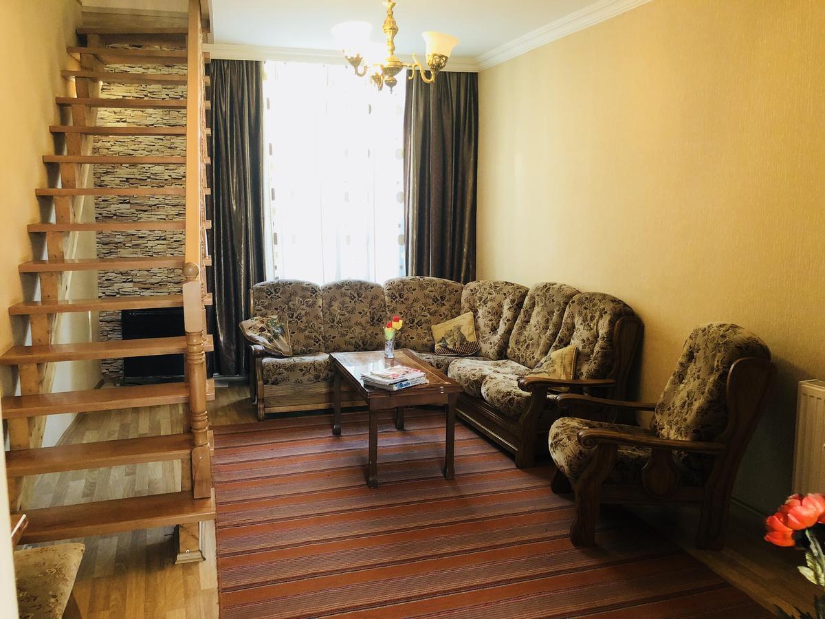 Giorgi Apartment Tbilisi Esterno foto