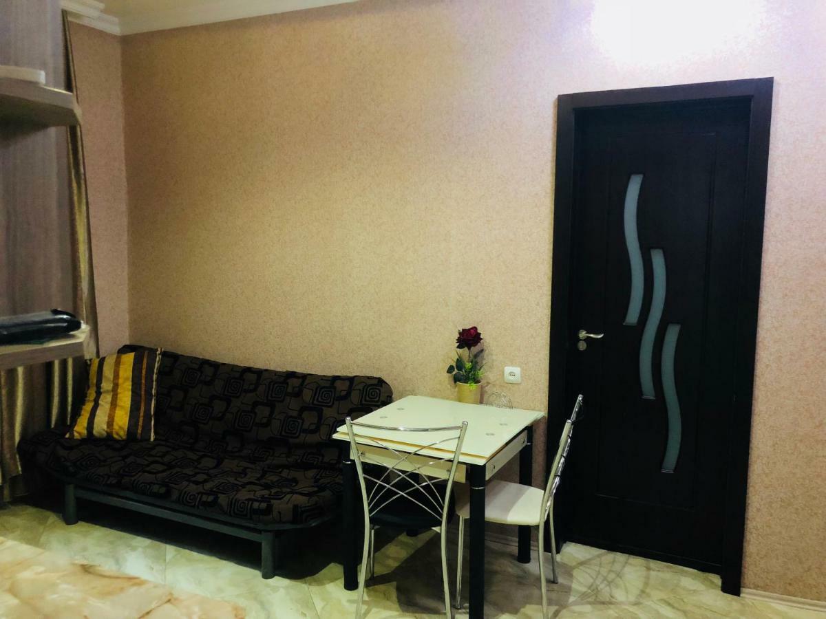 Giorgi Apartment Tbilisi Esterno foto