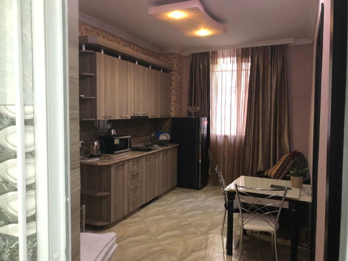 Giorgi Apartment Tbilisi Esterno foto