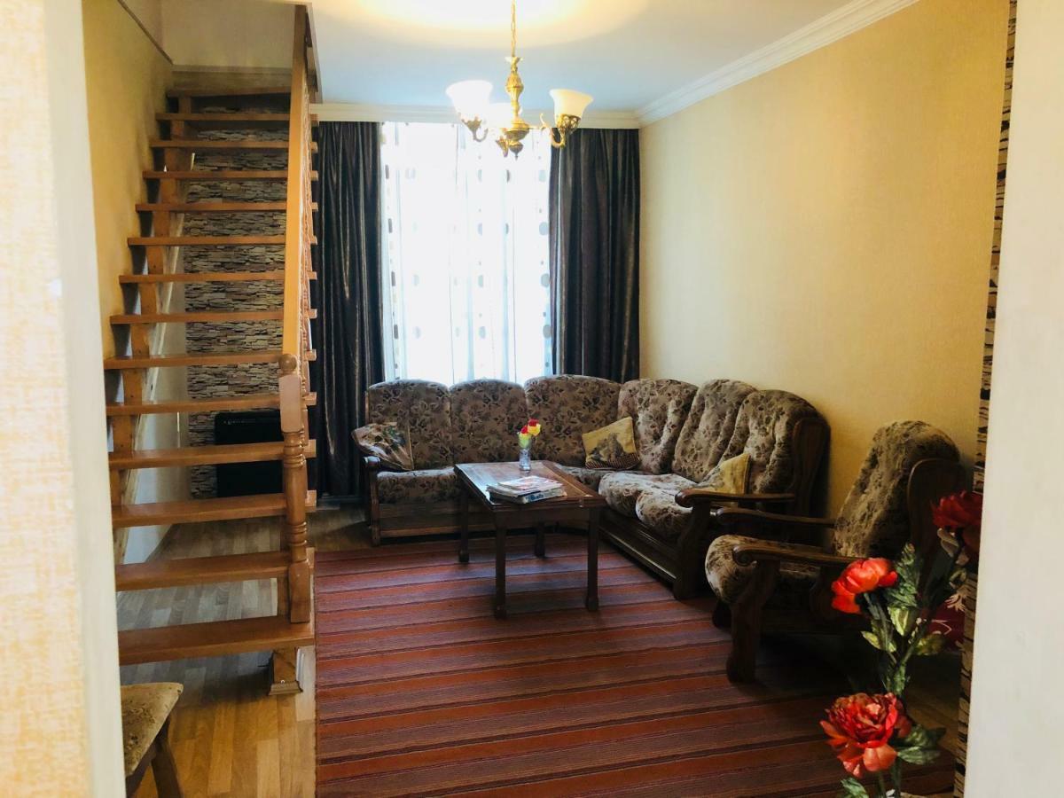 Giorgi Apartment Tbilisi Esterno foto