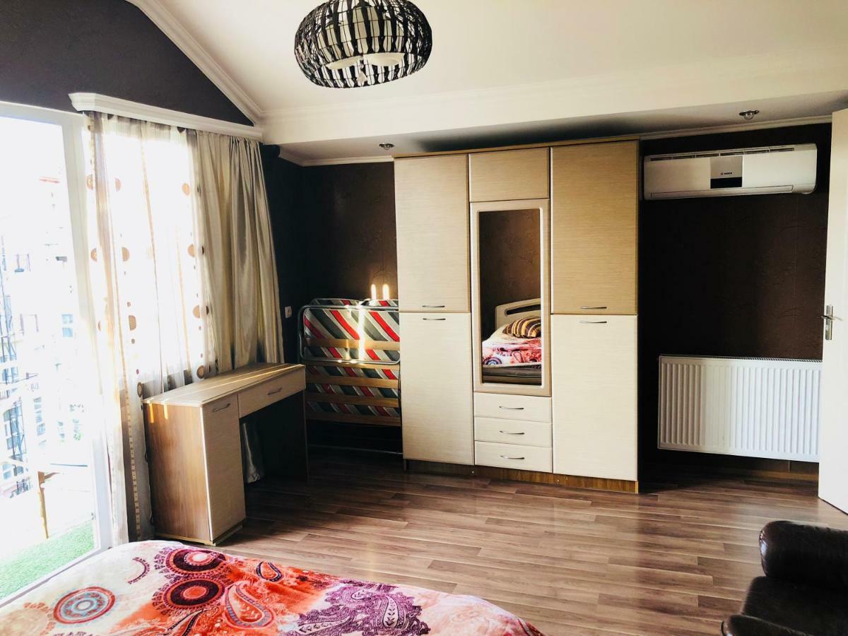 Giorgi Apartment Tbilisi Esterno foto